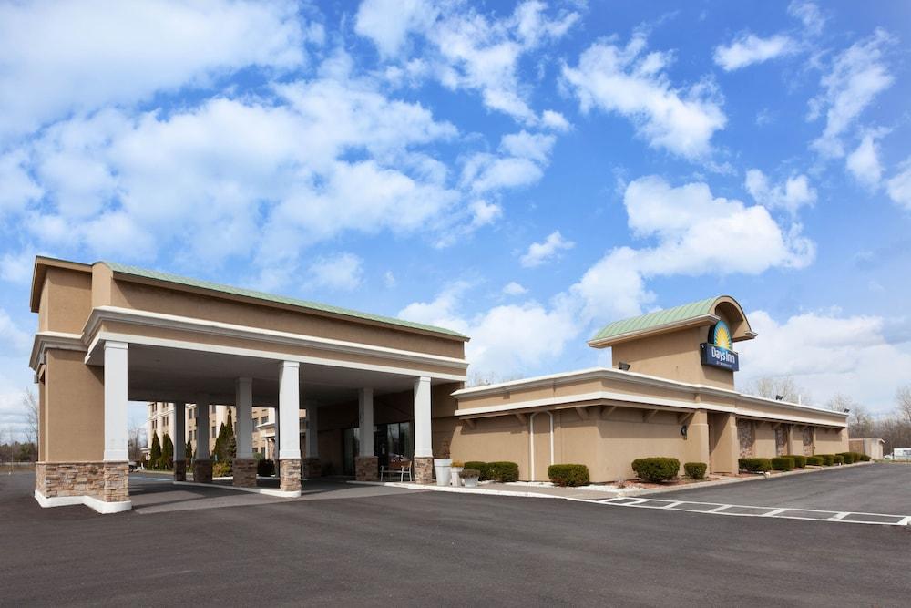 Days Inn By Wyndham פלטסבורג מראה חיצוני תמונה